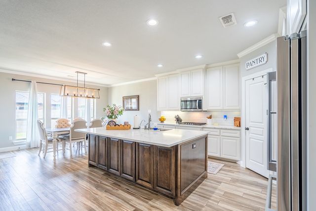 1208 Desert Rose Dr, Midland, TX 79705