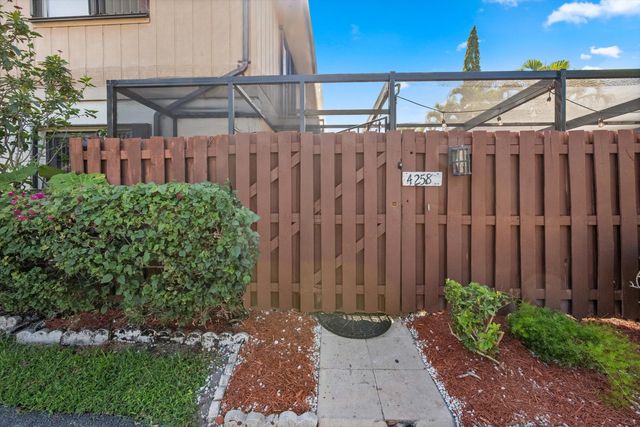 4258 S Landar Drive, Lake Worth, FL 33463