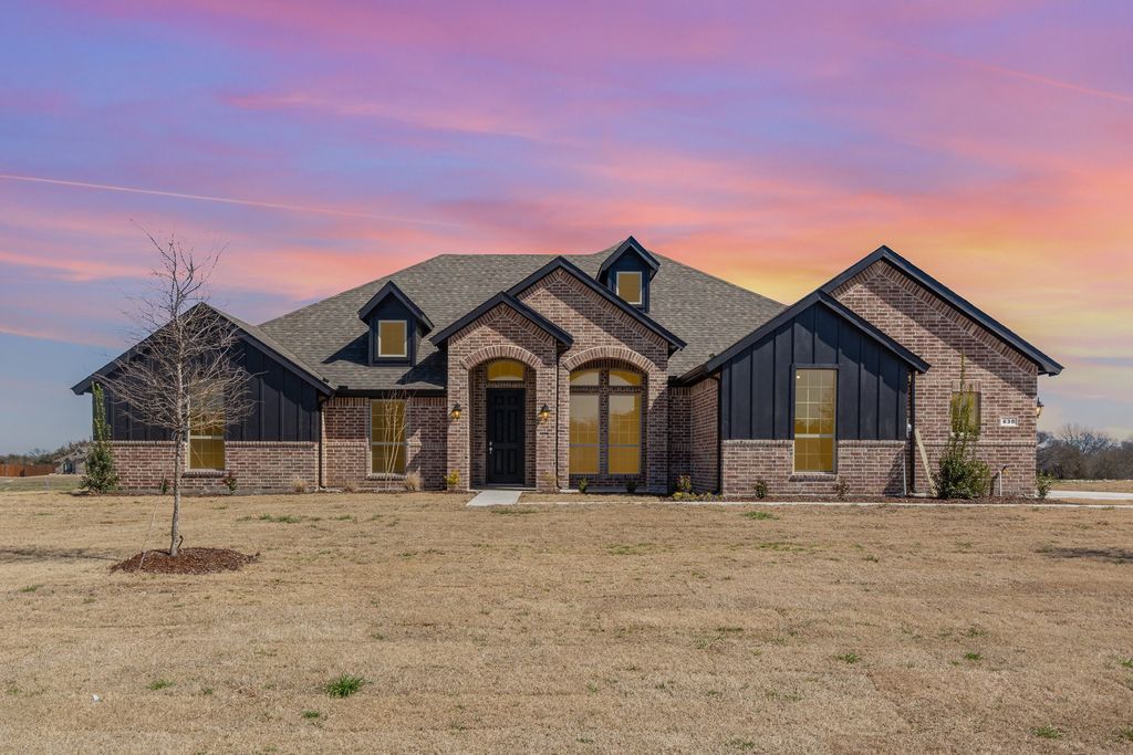 630 Crystal Lake Lane, Red Oak, TX 75154