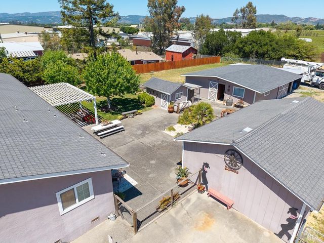 23180 Maffei Rd, Sonoma, CA 95476