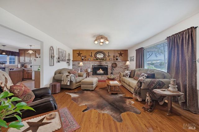 23180 Maffei Rd, Sonoma, CA 95476