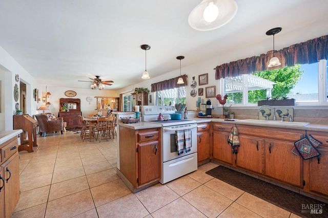 23180 Maffei Rd, Sonoma, CA 95476