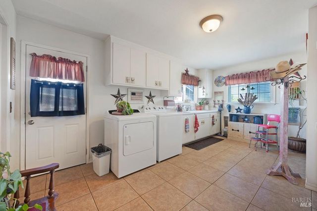 23180 Maffei Rd, Sonoma, CA 95476