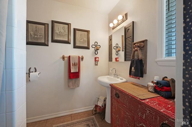 23180 Maffei Rd, Sonoma, CA 95476