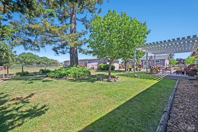 23180 Maffei Rd, Sonoma, CA 95476