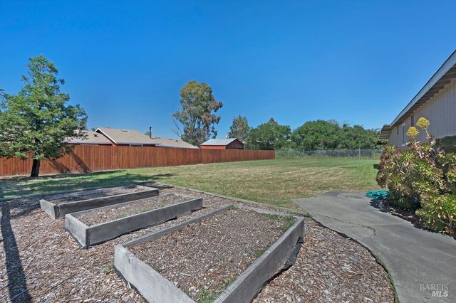 23180 Maffei Rd, Sonoma, CA 95476