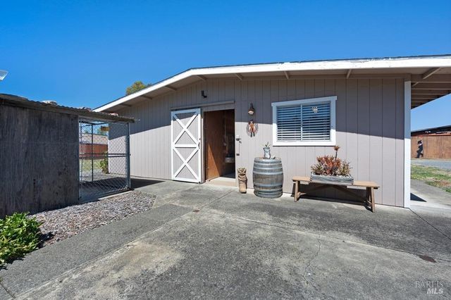 23180 Maffei Rd, Sonoma, CA 95476