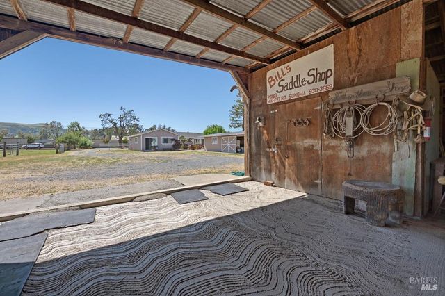 23180 Maffei Rd, Sonoma, CA 95476