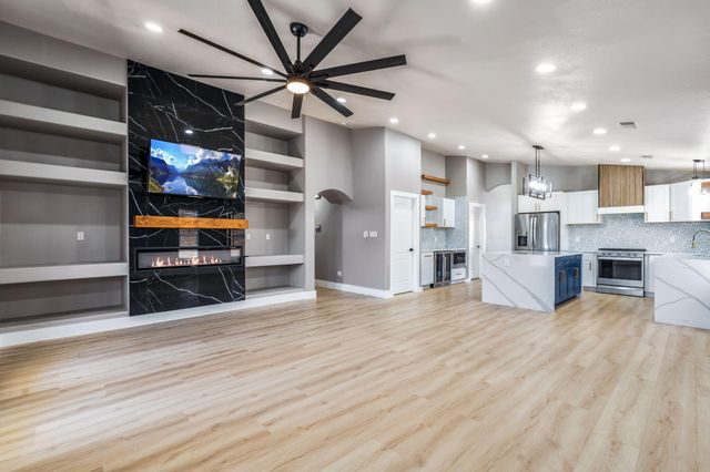 10032 Calle Bella NW, Albuquerque, NM 87114