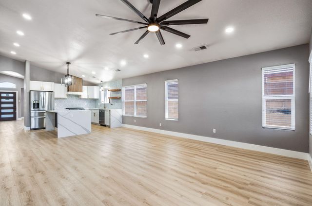 10032 Calle Bella NW, Albuquerque, NM 87114