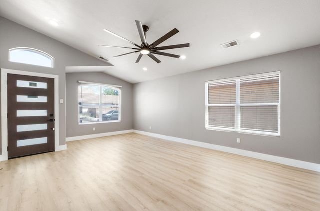 10032 Calle Bella NW, Albuquerque, NM 87114