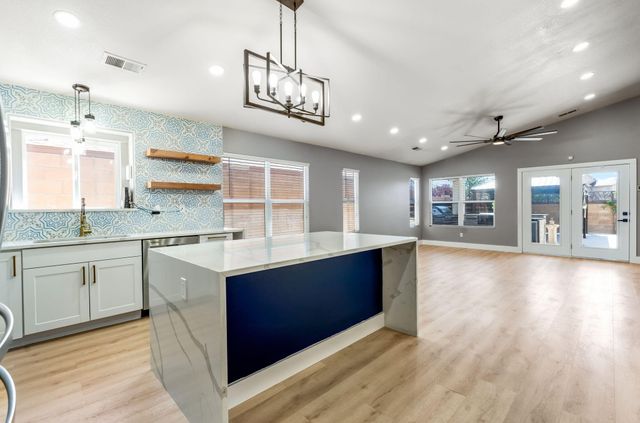 10032 Calle Bella NW, Albuquerque, NM 87114