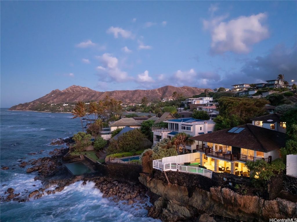 4240 Kaikoo Place, Honolulu, HI 96816