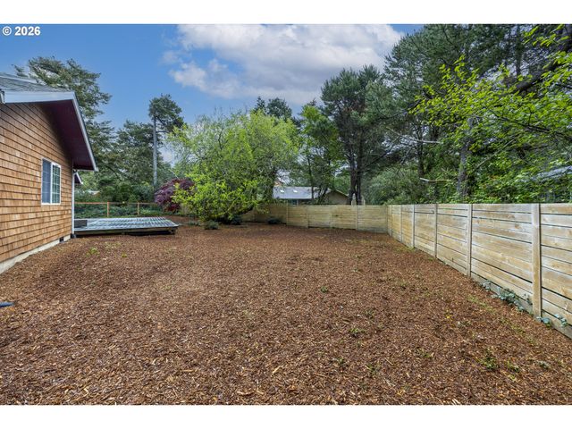 87760 SALTAIRE St, Florence, OR 97439