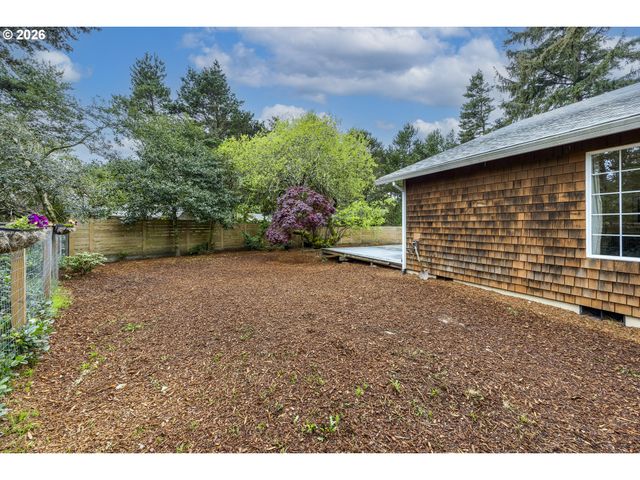 87760 SALTAIRE St, Florence, OR 97439