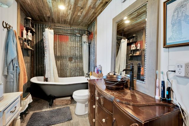 125 Valencia Dr, Kerrville, TX 78028