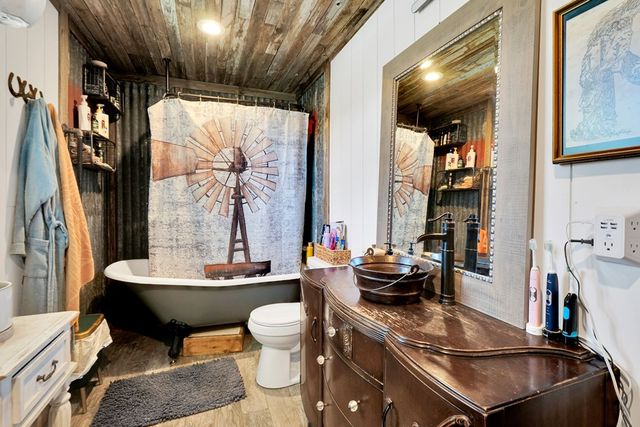 125 Valencia Dr, Kerrville, TX 78028