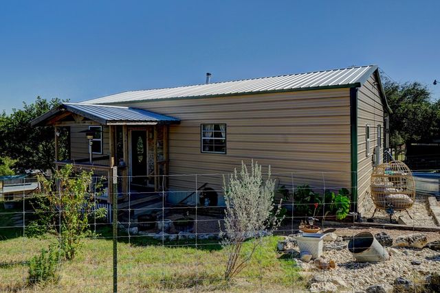 125 Valencia Dr, Kerrville, TX 78028