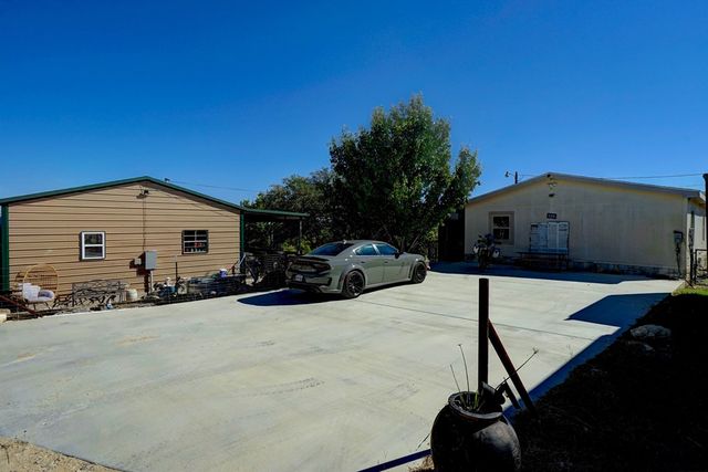 125 Valencia Dr, Kerrville, TX 78028