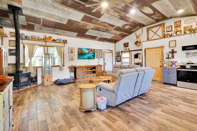 125 Valencia Dr, Kerrville, TX 78028