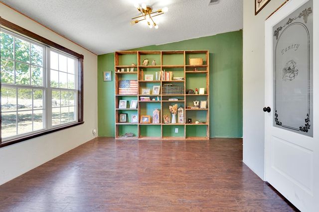 125 Valencia Dr, Kerrville, TX 78028