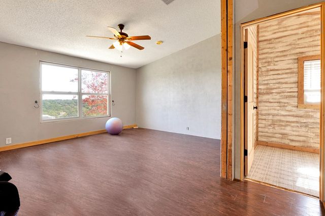 125 Valencia Dr, Kerrville, TX 78028