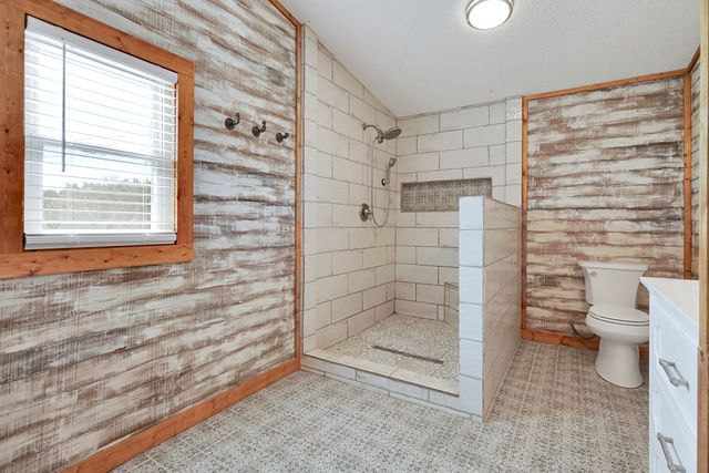 125 Valencia Dr, Kerrville, TX 78028