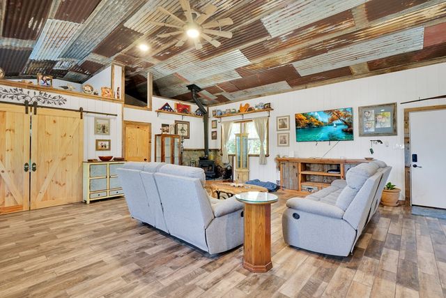 125 Valencia Dr, Kerrville, TX 78028