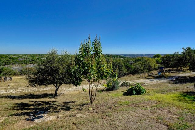 125 Valencia Dr, Kerrville, TX 78028