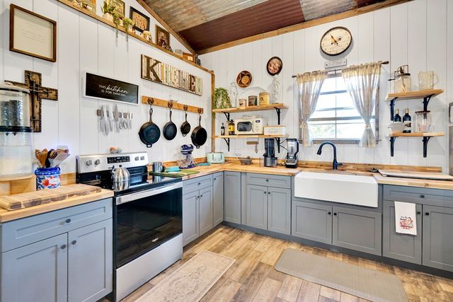 125 Valencia Dr, Kerrville, TX 78028