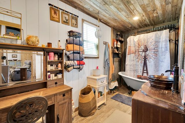 125 Valencia Dr, Kerrville, TX 78028