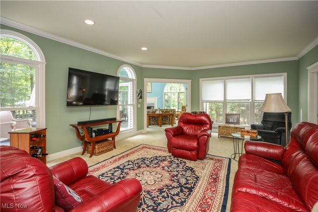 831 Meadowbrook Drive, Aurora, OH 44202