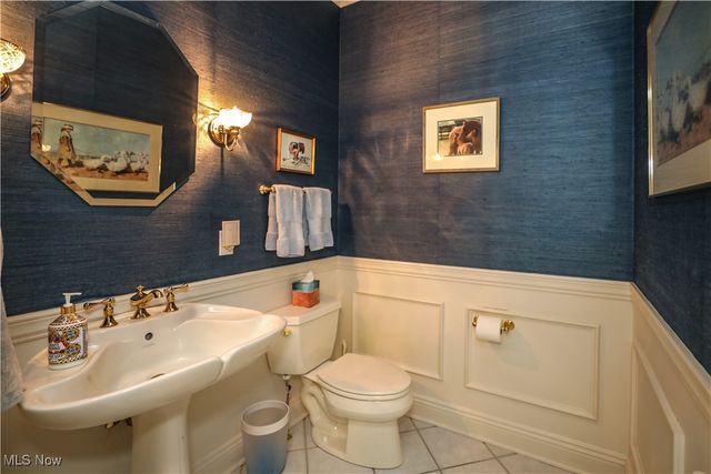 831 Meadowbrook Drive, Aurora, OH 44202