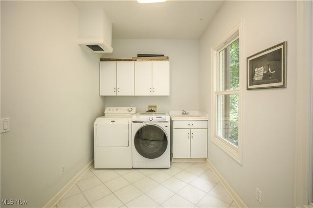 831 Meadowbrook Drive, Aurora, OH 44202