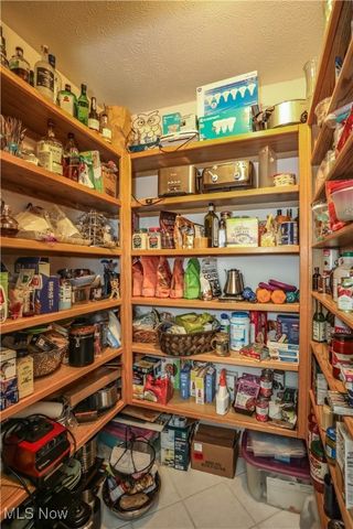 831 Meadowbrook Drive, Aurora, OH 44202