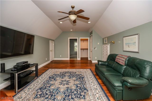 831 Meadowbrook Drive, Aurora, OH 44202