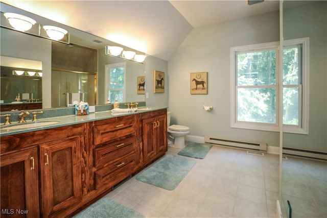 831 Meadowbrook Drive, Aurora, OH 44202