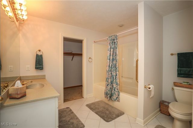 831 Meadowbrook Drive, Aurora, OH 44202