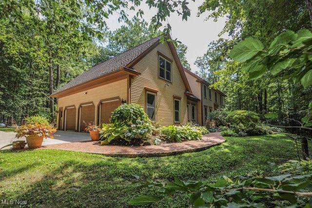 831 Meadowbrook Drive, Aurora, OH 44202