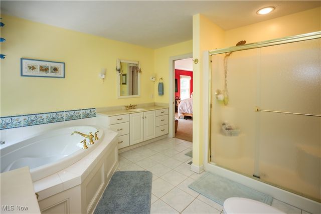 831 Meadowbrook Drive, Aurora, OH 44202