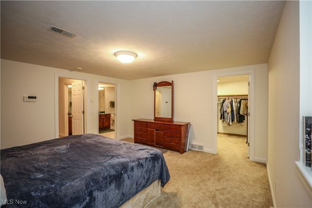 831 Meadowbrook Drive, Aurora, OH 44202