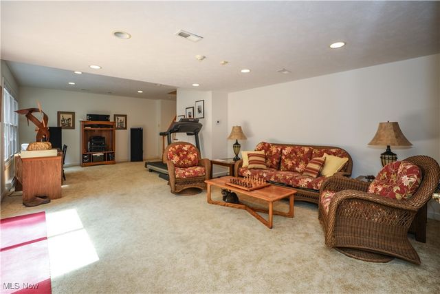 831 Meadowbrook Drive, Aurora, OH 44202