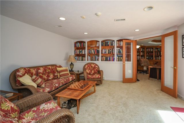 831 Meadowbrook Drive, Aurora, OH 44202