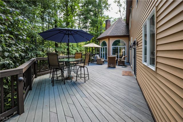 831 Meadowbrook Drive, Aurora, OH 44202