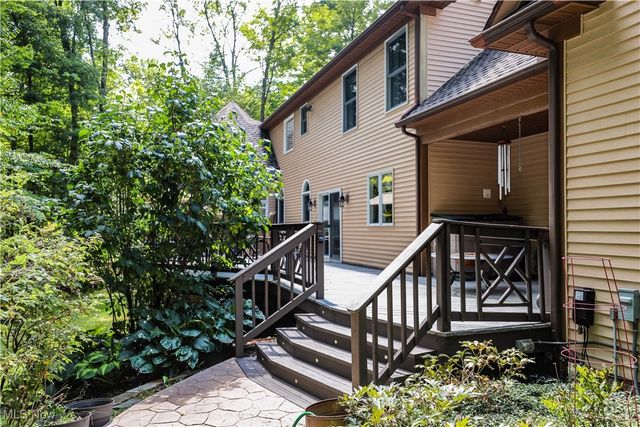 831 Meadowbrook Drive, Aurora, OH 44202