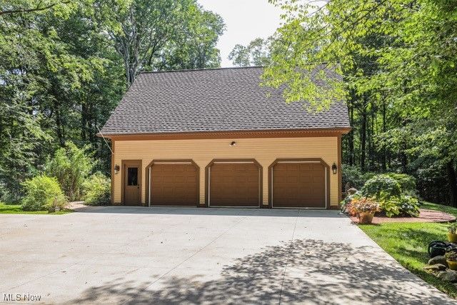 831 Meadowbrook Drive, Aurora, OH 44202