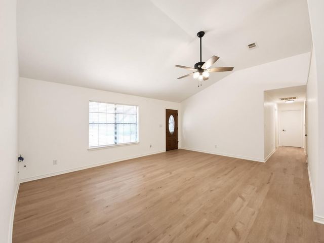 15 Las Flores DR, Wimberley, TX 78676