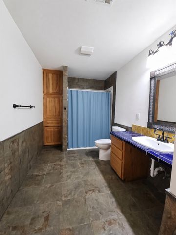 15 Las Flores DR, Wimberley, TX 78676