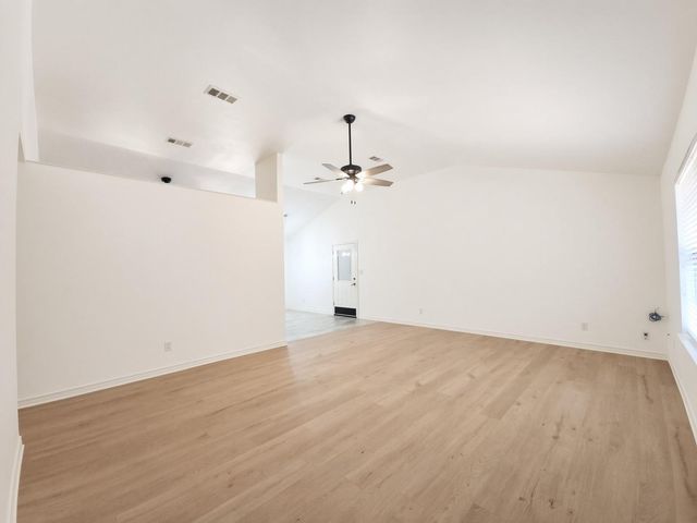 15 Las Flores DR, Wimberley, TX 78676