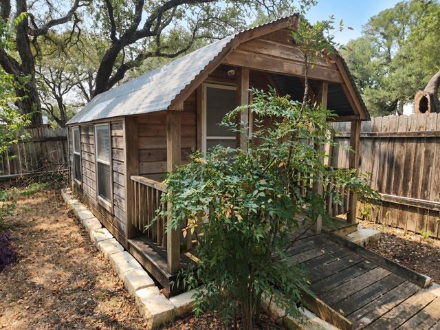 15 Las Flores DR, Wimberley, TX 78676